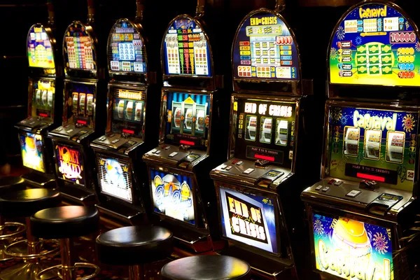 Mega Wheel spinning interface with live dealer on mega118